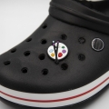 wpinka paleta kolorów zamontowana w crocs