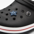 przypinka gwiazda do crocs przykład montażu