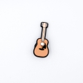 przypinka do kroksów gitara akustyczna jibbitz ozdoba muzyczna