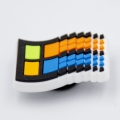 Przypinka Windows 95 crocs jibbitz widok boczny