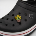 wpinka słoneczniki zamontowana w crocs jibbitz