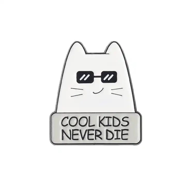 przypinka metalowa kot cool kids never die w okularach