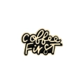 przypinka metalowa coffee first dla miłośników kawy