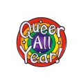 Metalowa przypinka Queer all year LGBT widok z przodu
