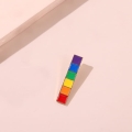Metalowa przypinka LGBT tęczowa Pride pin różowe tło