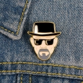 przypinka heisenberg breaking bad na kurtce dżinsowej