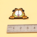 przypinka Garfield rozmiar centymetr kot pin metalowy