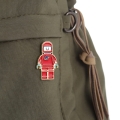 przypinka lego kosmonauta na ubraniu plecak khaki