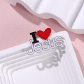 przypinka I love Jesus na białych kartkach dekoracja