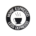 przypinka do kroksów More espresso less depresso filiżanka kawy
