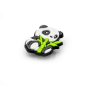 przypinka panda bambus widok z boku