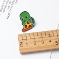 przypinka żółw z pizzą rozmiar porównanie linijka