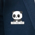 Przypinka panda I can't adult today na granatowym ubraniu