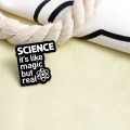 Przypinka science nauka real magic na bluzie