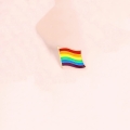 przypinka LGBT tęczowa flaga na ubranie