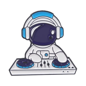 Metalowa przypinka Kosmonauta DJ odlooot