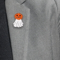 przypinka dynia halloween na ubraniu