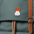 przypinka halloween dynia duszek na plecaku