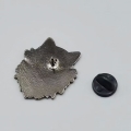 przypinka mother of cats tył zapięcie metalowe pin