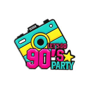 Metalowa przypinka 90's party - aparat lata 90