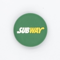 przypinka do crocsów subway zielona z logo