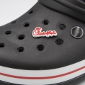 przypinka chick fil a na crocsach czarnych jibbitz