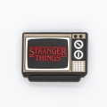 przypinka do crocsów telewizor stranger things logo retro tv