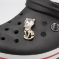 przypinka do crocsów kot na bucie crocs