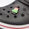 wpinka crocs Minecraft zamontowana w otworze buta