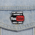 Przypinka Don't worry I watched a YouTube video przypięta do jeansu