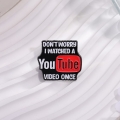 przypinka youtube don't worry video once biała tkanina