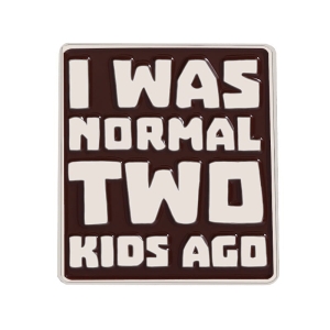 Metalowa przypinka I was normal 2 kids ago