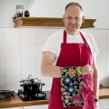 ściereczka kuchenna folk kwiaty czarna prezentacja kuchnia