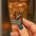 przypinka kebab mieszany w dłoni rozmiar