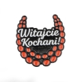 metalowa przypinka czerwone korale witajcie kochani