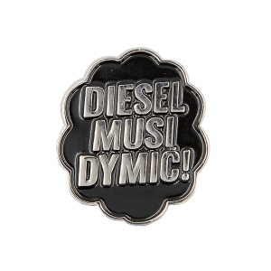 Metalowa przypinka Diesel Musi Dymić