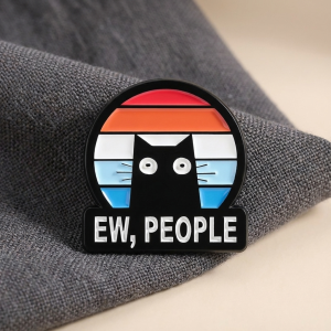 Metalowa przypinka kot "Ew, People"