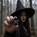 przypinka trust me I'm a witch - placeholder zdjęcia produktu