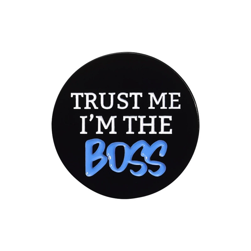 Metalowa przypinka trust me I'm the boss - oryginalna odznaka dla szefa