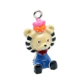 brelok zawieszka miś w czapce charms zbliżenie