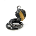Zawieszka kobra charms zbliżenie figurka