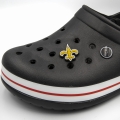przypinka lilijka na crocs czarne kroksy ozdoba