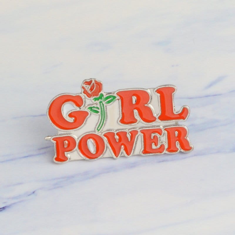 Metalowa przypinka Girl Power z różą