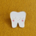 metalowa przypinka ząb stomatolog pins z buźką