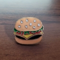 przypinka burger pins metalowa emaliowana hamburger