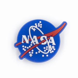 NASA przypinka do kroksów, kroksy