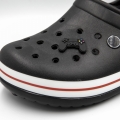 Wpinka pad PS4 zamontowana w butach crocs