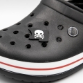wpinka piracka na crocsach ozdoba do butów crocs