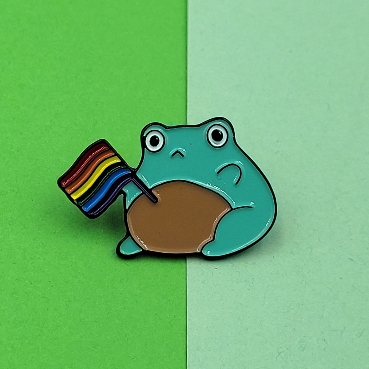 przypinka żaba flaga LGBT metalowa
