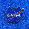 przypinka CATSA niebieskie tło kot nasa